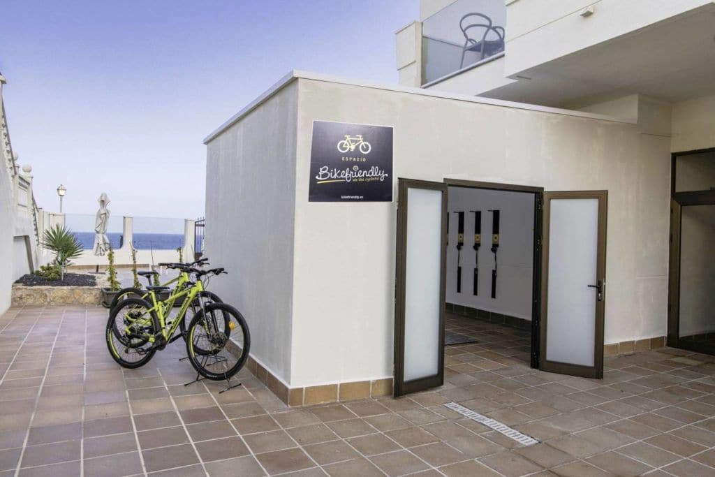 Espacios Bikefriendly del Hotel Ereza Mar
